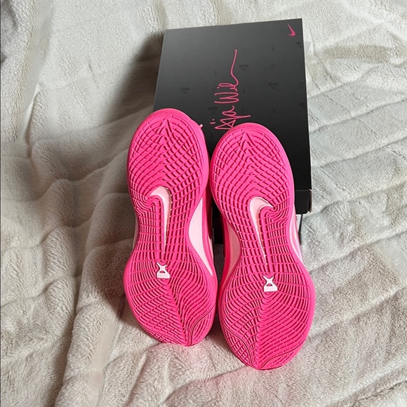 Nike women’s Aja Wilson  Bright Pink Sneakers - Picture 3 of 7